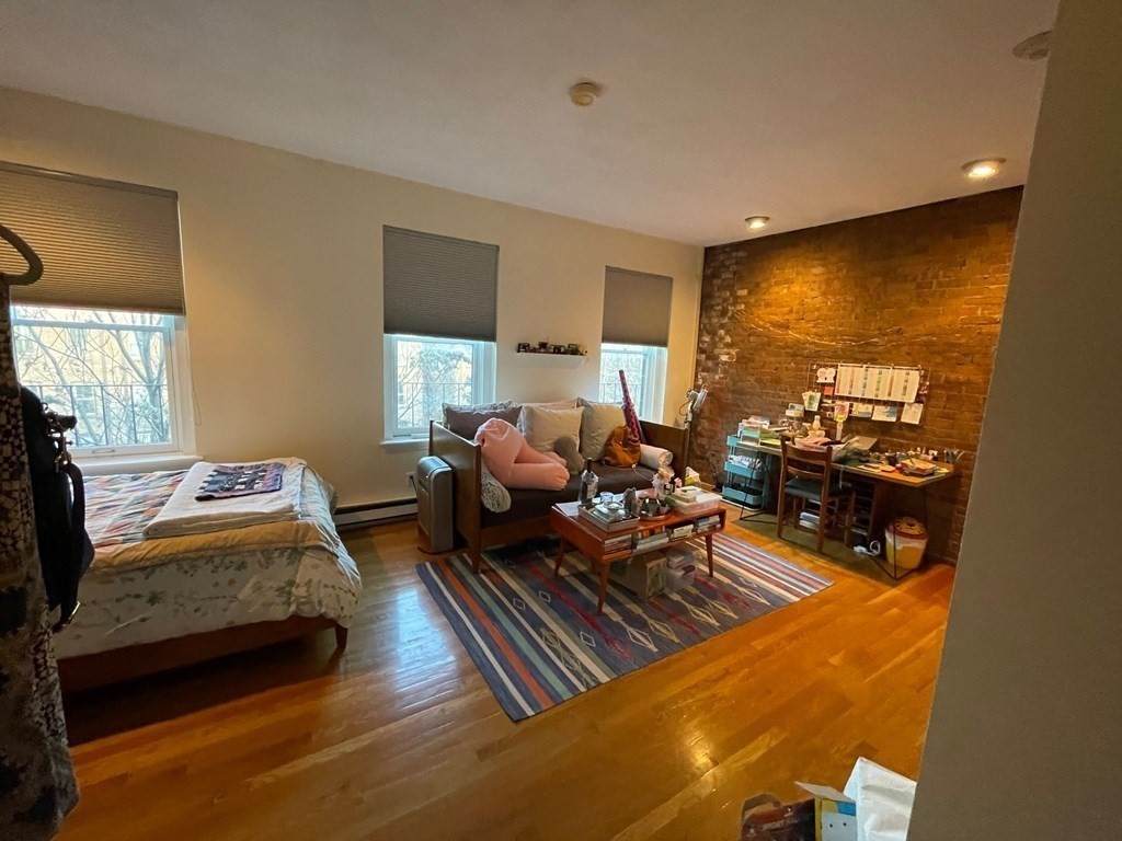 235 West Newton Street - Photo 1