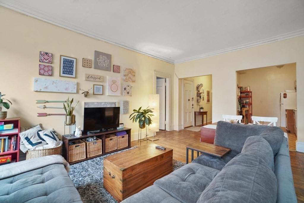 467 Beacon - Photo 1