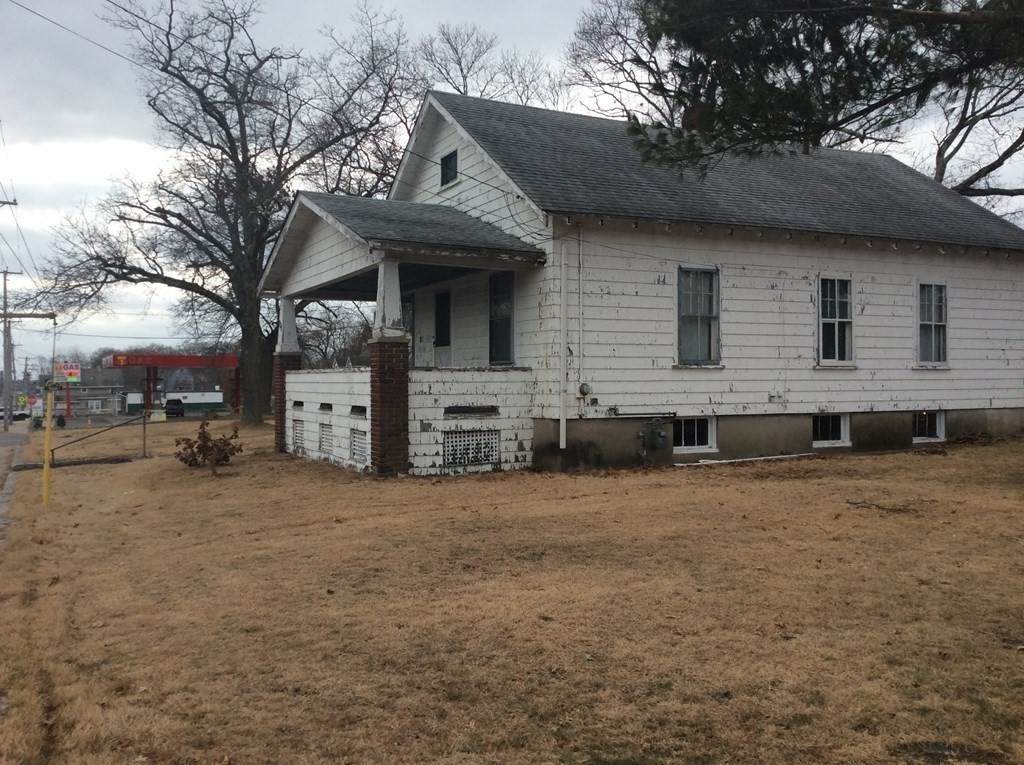 735 Washington St - Photo 1