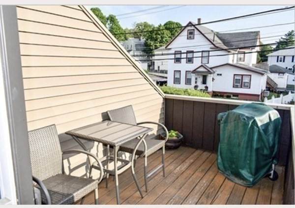 82 Centre St - Photo 1