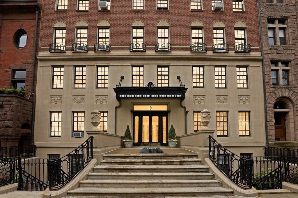 180 Commonwealth Avenue - Photo 1