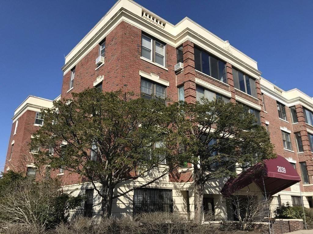 2039 Commonwealth Ave - Photo 1