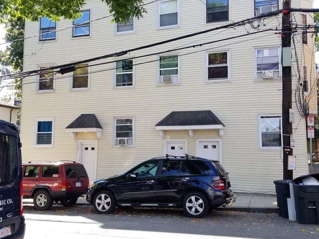 229 Everett St - Photo 1