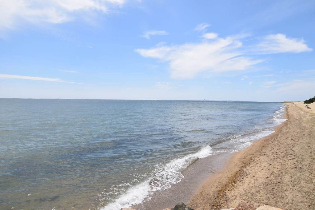 94 Shore Drive West - Photo 1