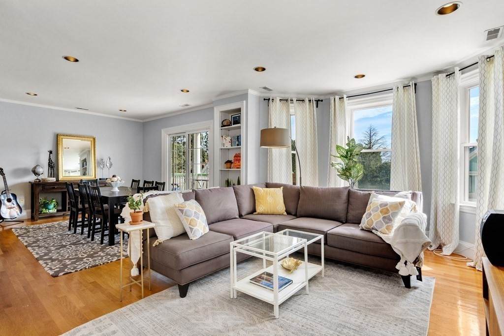 137 Poplar St - Photo 1