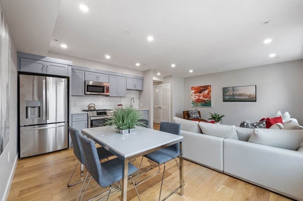 10-16 Everett Street - Photo 1
