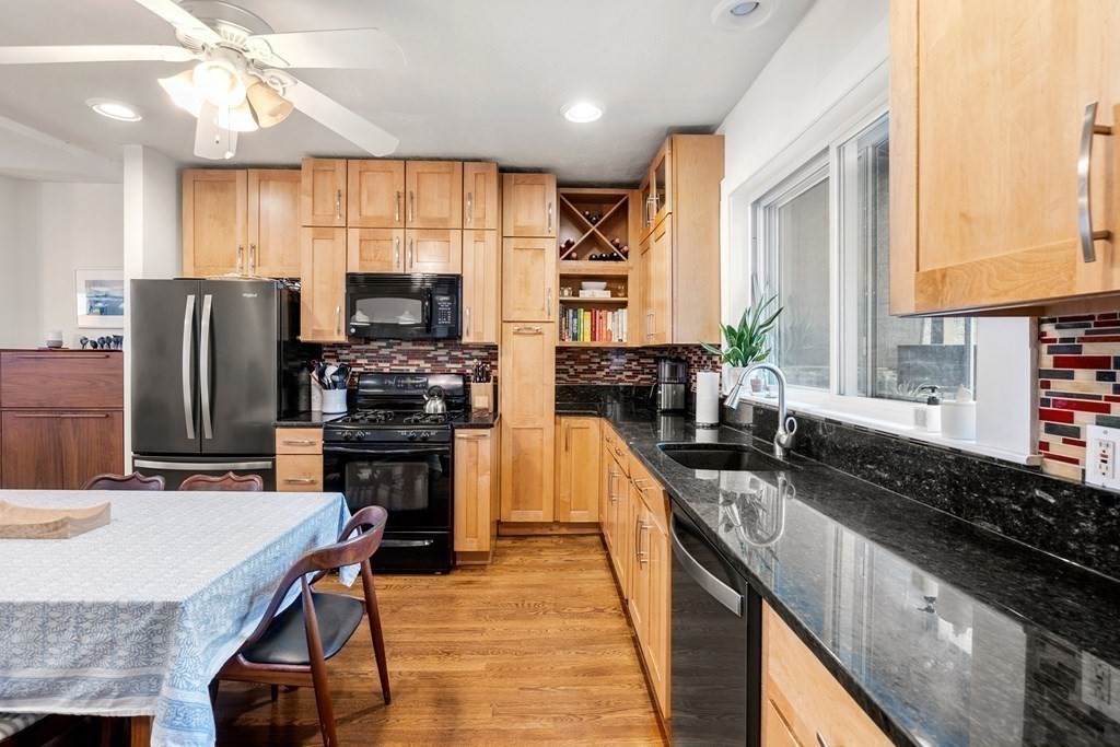 256 E St - Photo 1