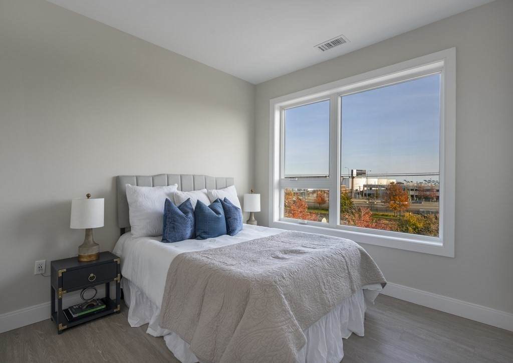 319 Chelsea - Photo 1