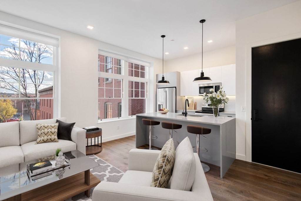 2 Derby Square - Photo 1