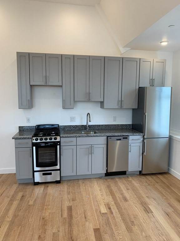 64 Market St - Photo 1