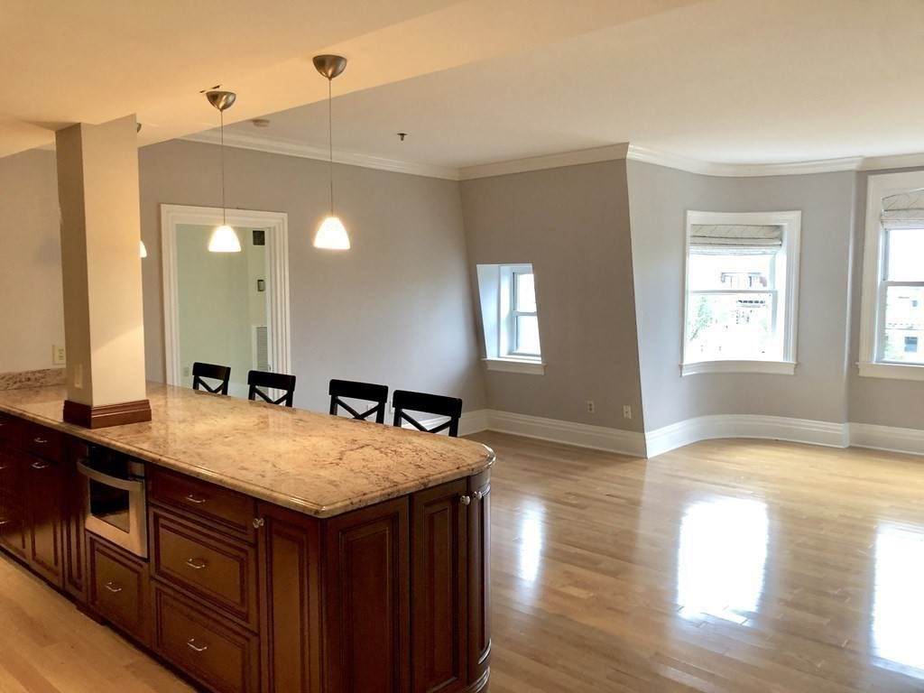 390 Commonwealth Ave - Photo 1