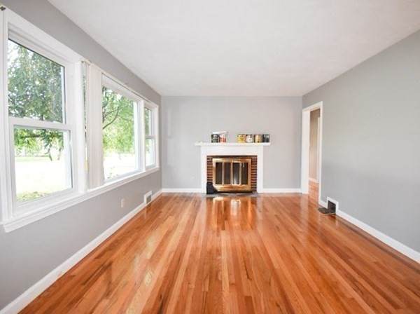 21 Edgewater Rd - Photo 1