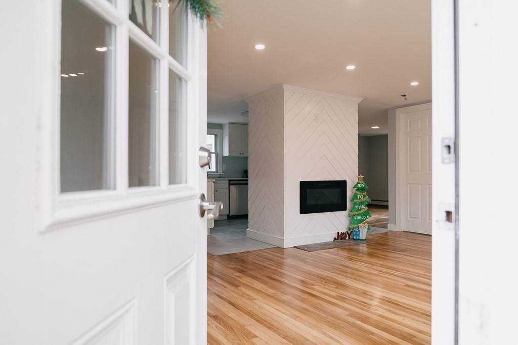 909 Sandwich Rd - Photo 1