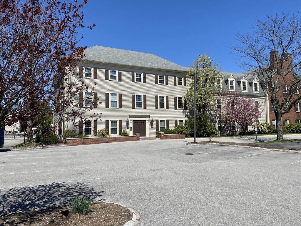 105 Chestnut - Photo 1