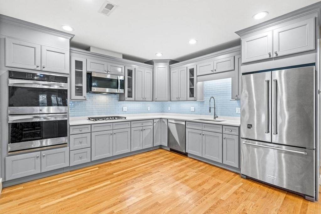 52 Chapman St - Photo 1