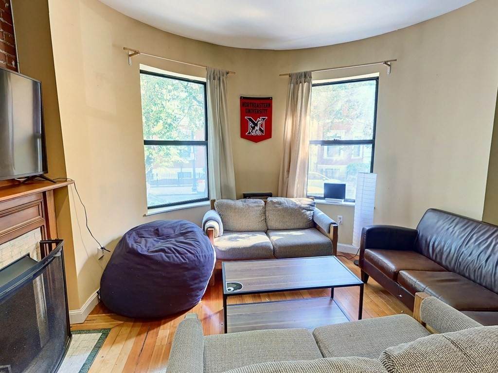 111 Gainsborough St - Photo 1