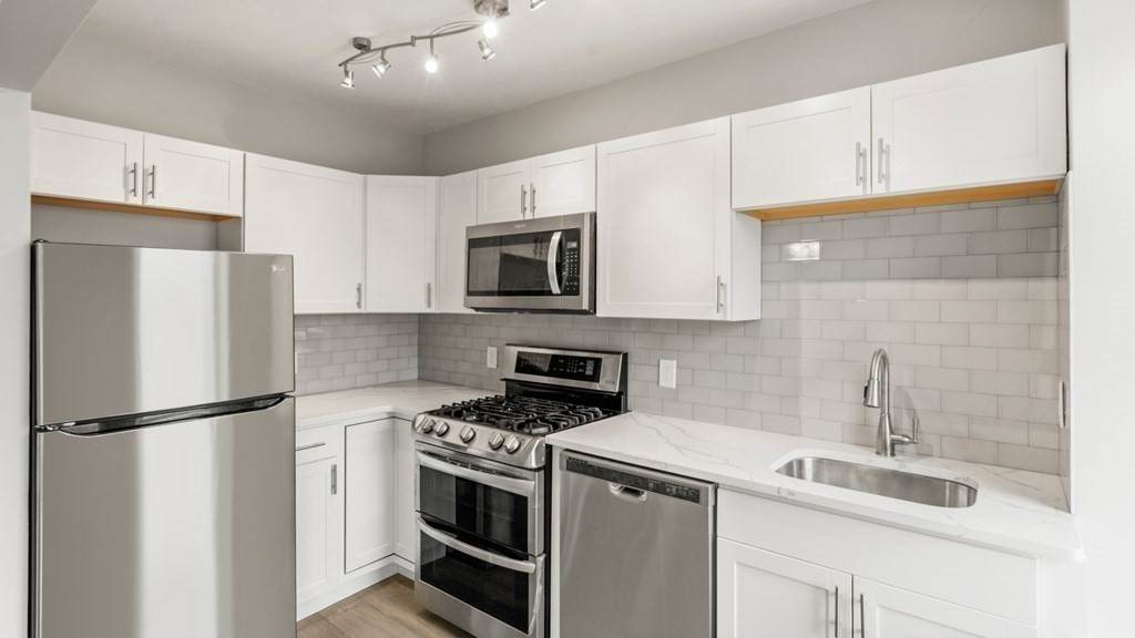 7 Everett Ave - Photo 1