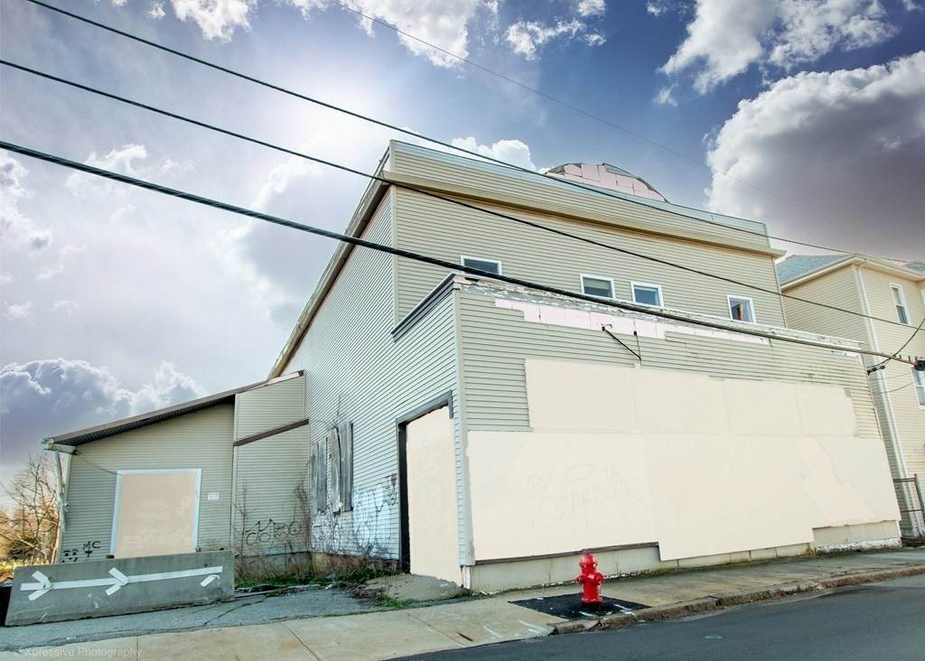 277 Brightman St - Photo 1