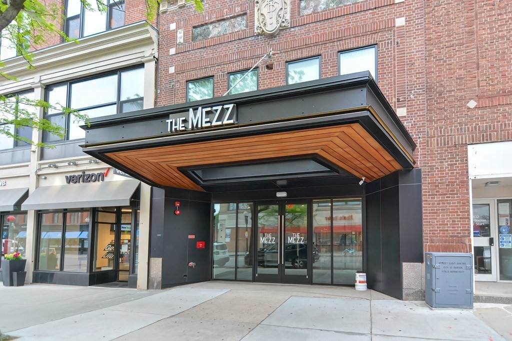 420 West Broadway - Photo 1