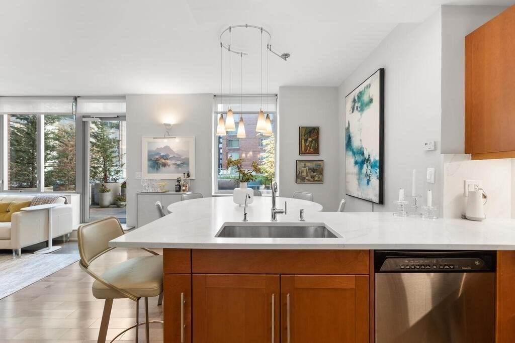 1 Charles St S - Photo 1