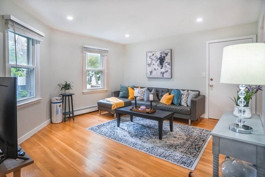 38 Suffolk St - Photo 1