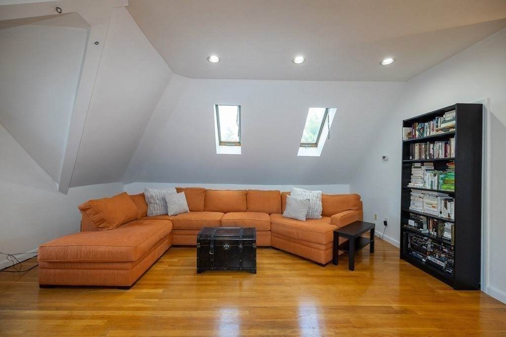 8 Lawrence St - Photo 1