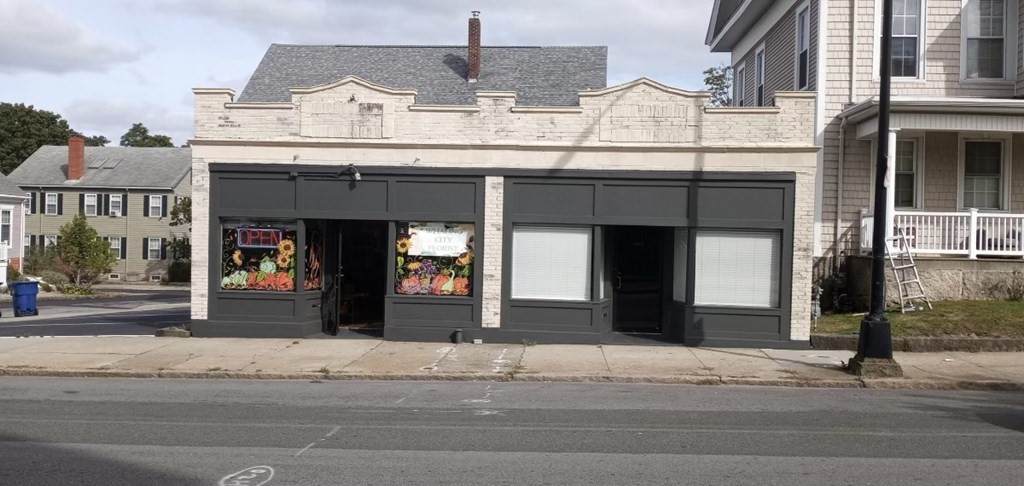 562-564 County Street - Photo 1