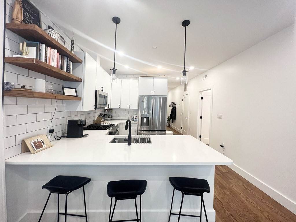 333 Maverick Street - Photo 1