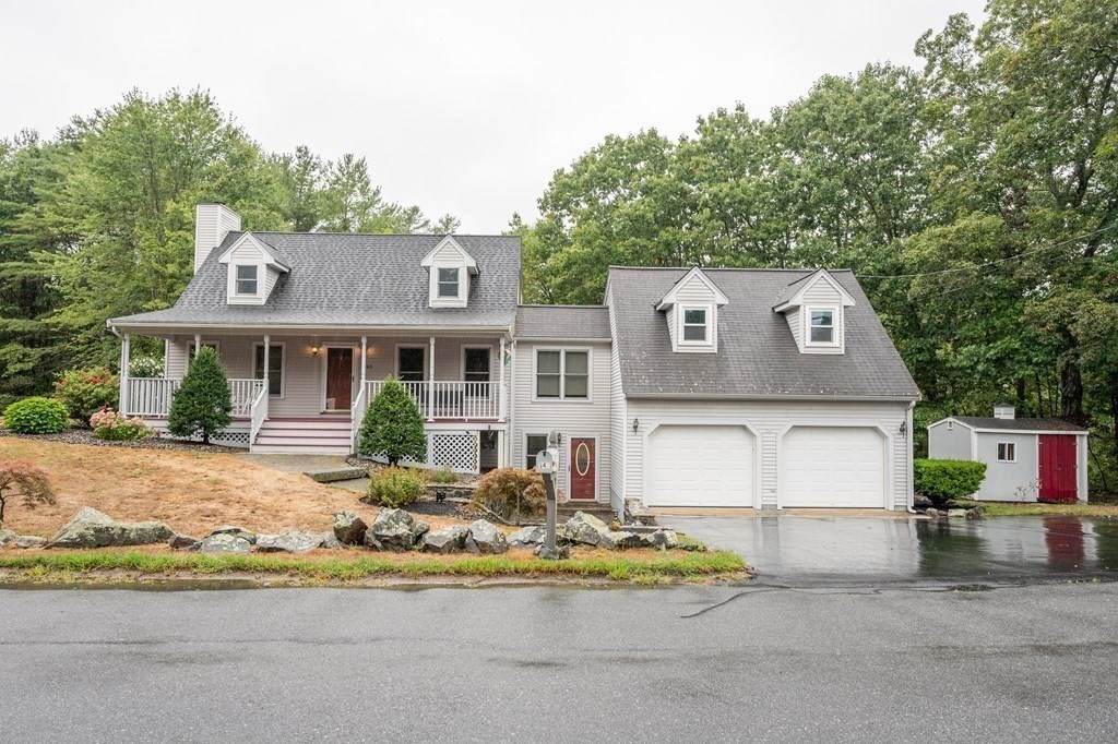 345 Berry St - Photo 1