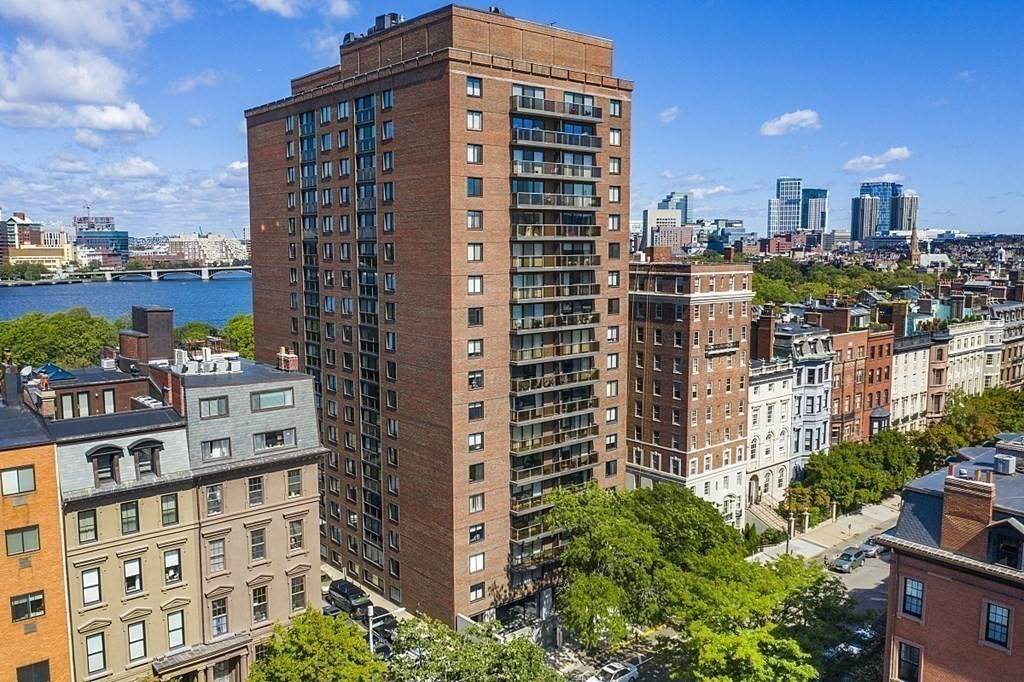 180 Beacon St - Photo 1