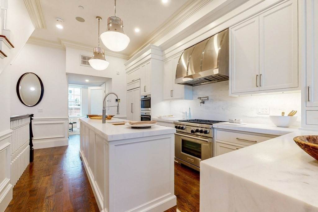 4 Otis Pl - Photo 1