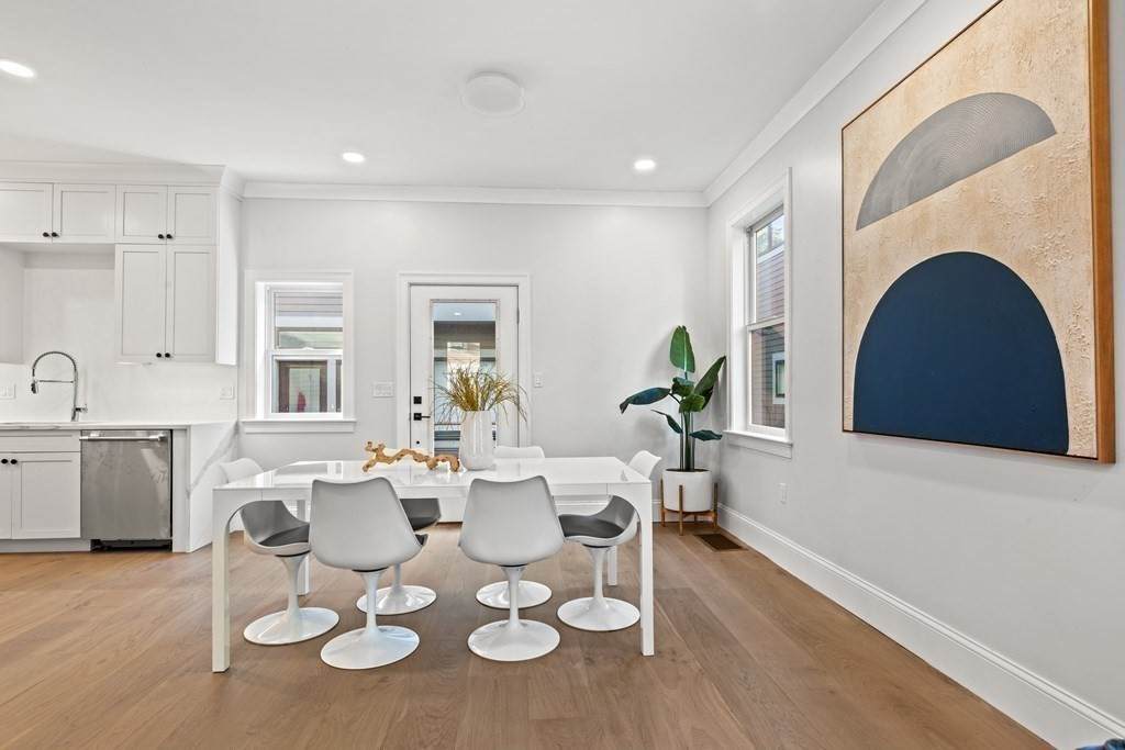27 Winslow St - Photo 1