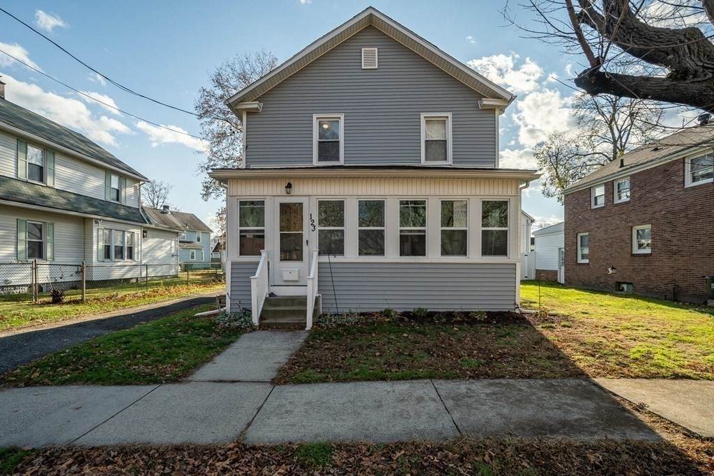 123 Newbury St - Photo 1