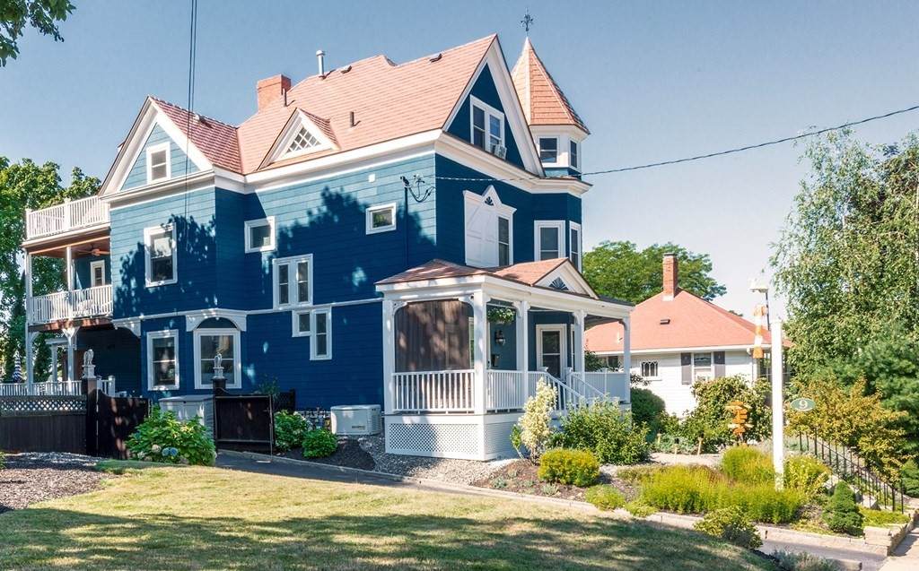 9 Columbus Avenue - Photo 1