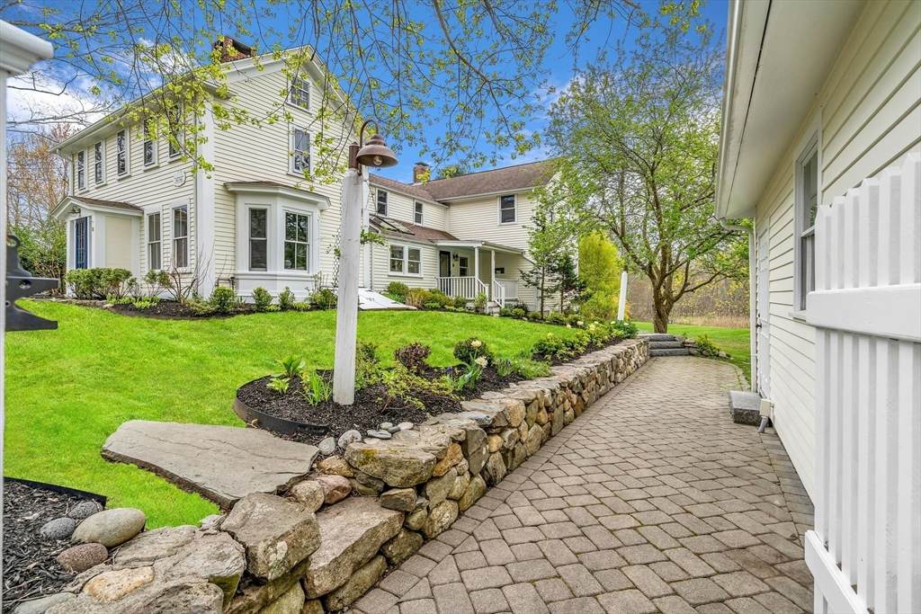 34 Everett Street - Photo 1