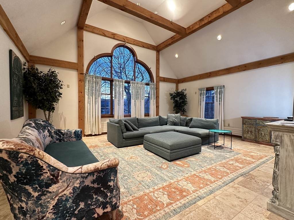 32 Surrey - Photo 1