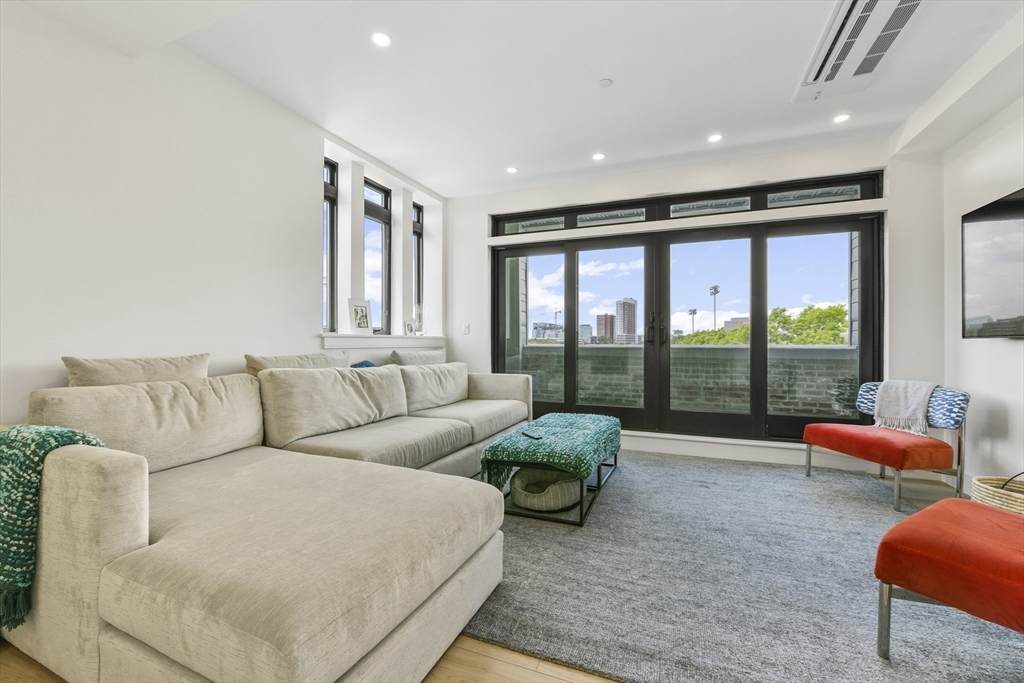 1950 Washington St - Photo 1