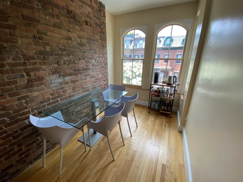 116 West Newton - Photo 1