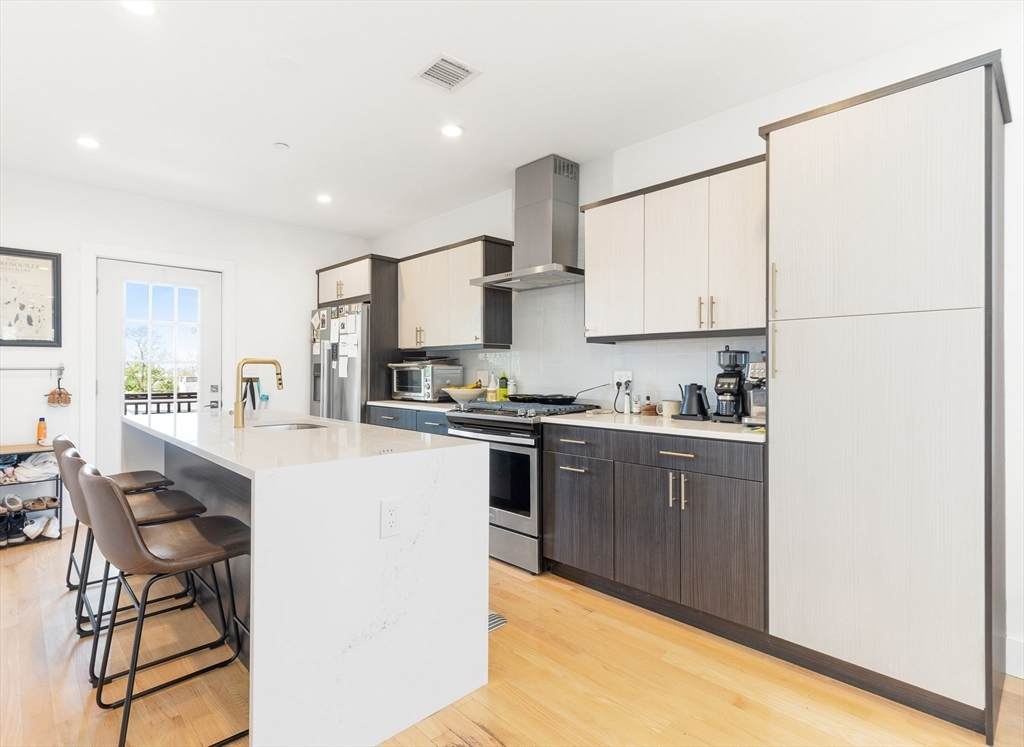 112 King Street - Photo 1