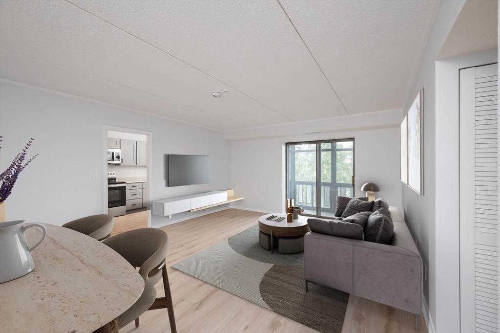 62 South - Photo 1