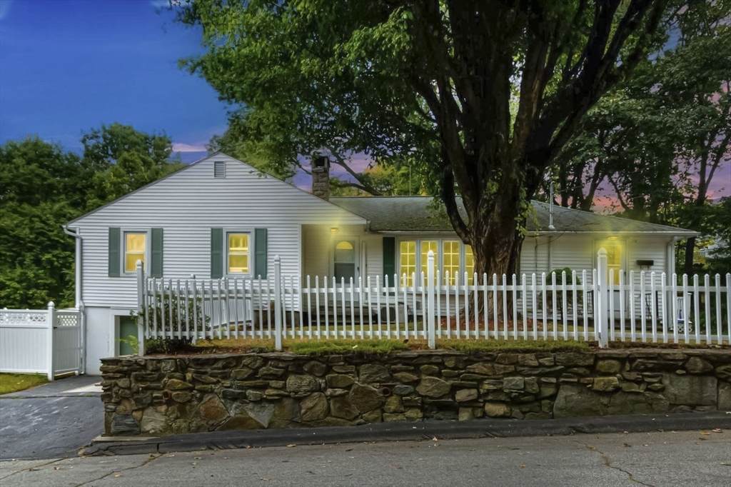 30 Houghton St - Photo 1