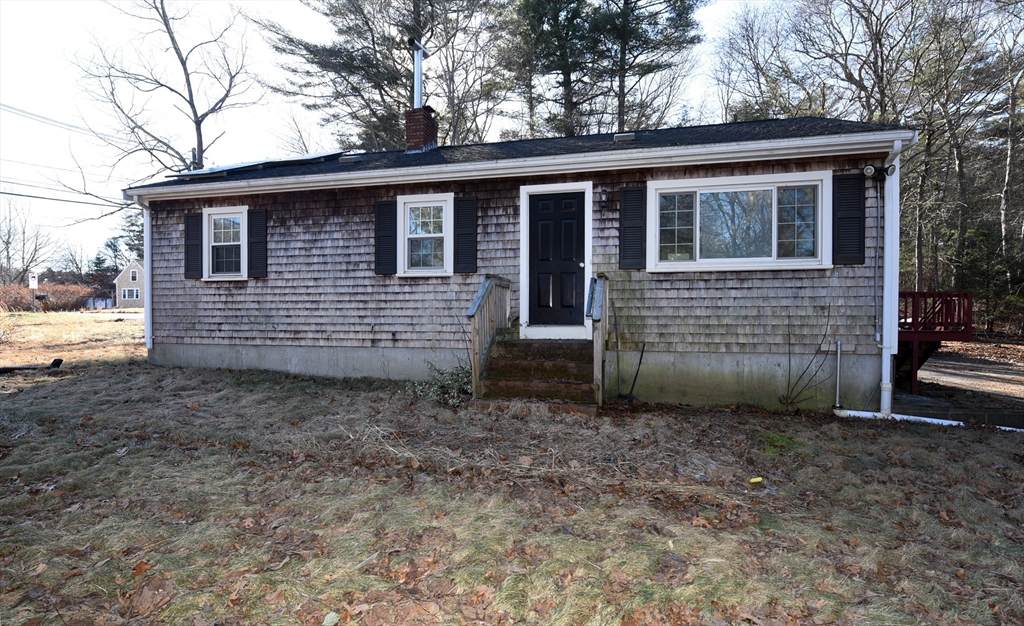 415 Center St - Photo 1