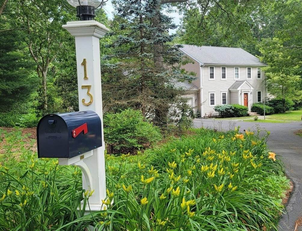 13 Quail Hollow Cir - Photo 1