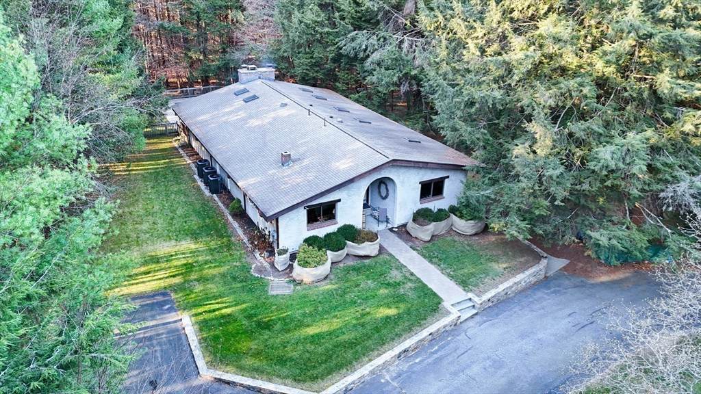 360 Quaker St - Photo 1