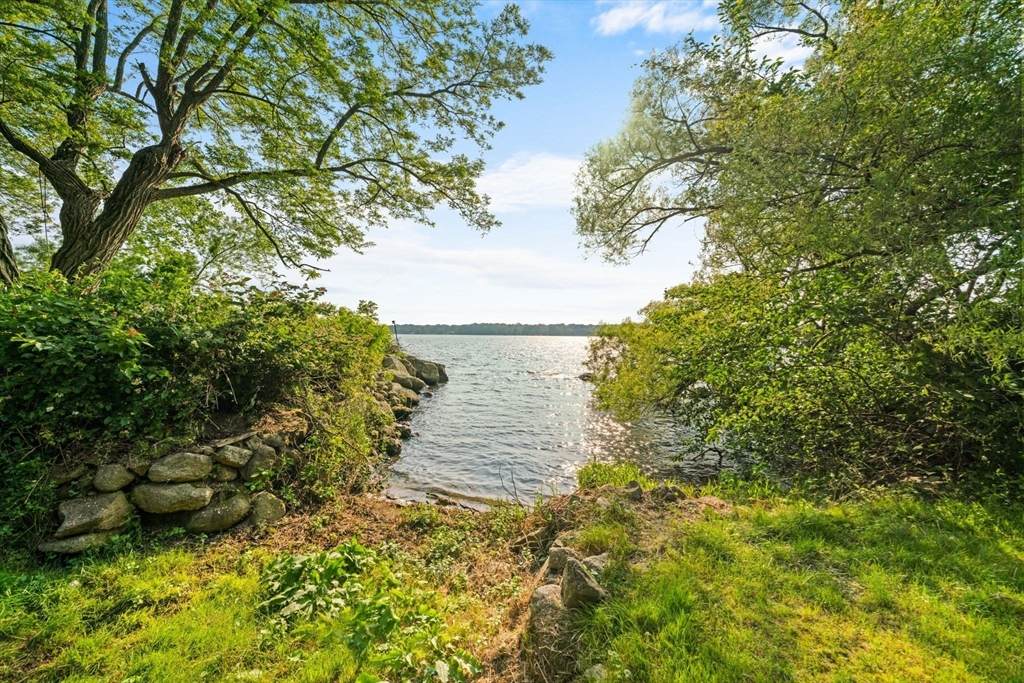 165 Plymouth Blvd - Photo 1