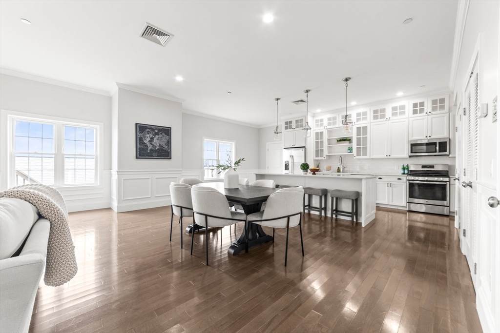 823 East 6th - Photo 1