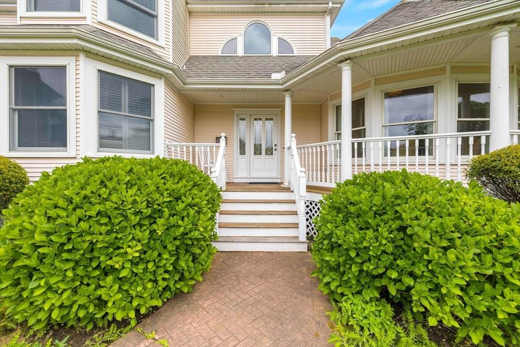 276 Shore St - Photo 1