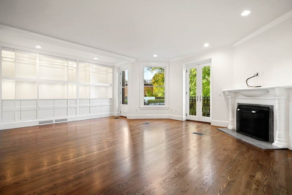 408 Beacon St - Photo 1