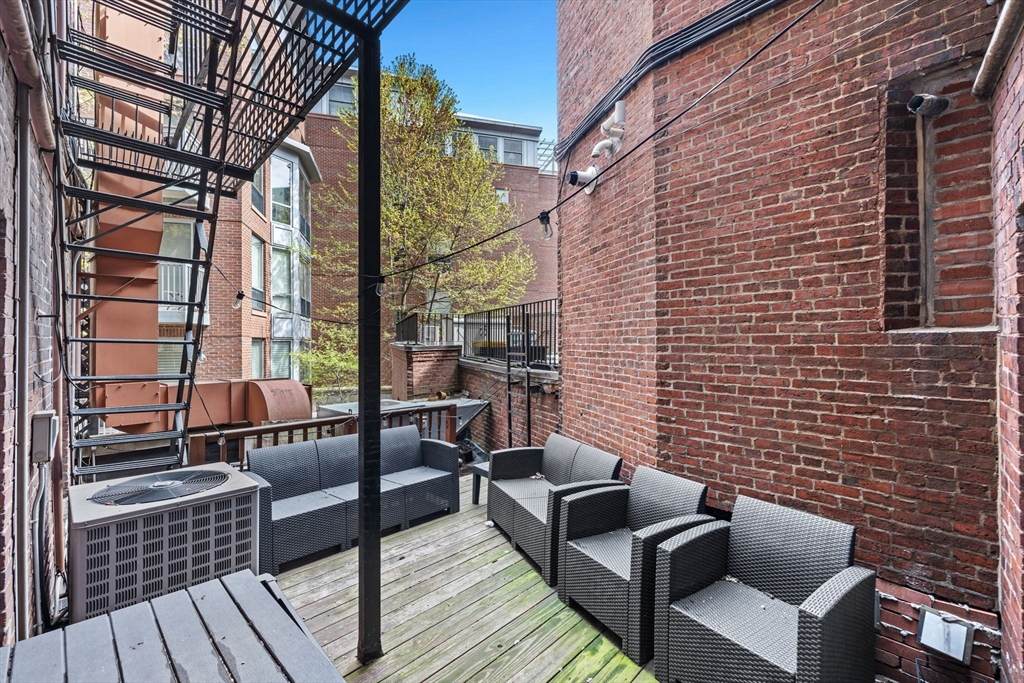 115 Salem St - Photo 1