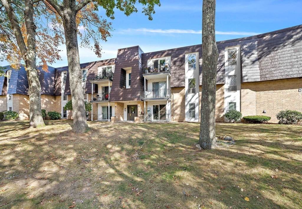 8 Shadowbrook Ln - Photo 1